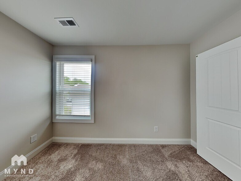Building Photo - 460 Access Dr