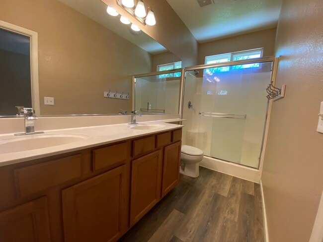 Building Photo - Charming 3 Bedroom 2 Bath Home in Elk Grov...