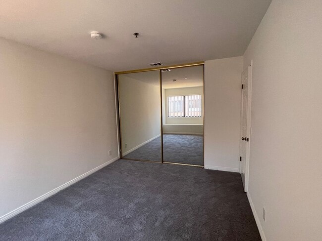 Building Photo - Quaint Gated Community near Pacific View Mall