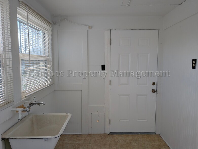 Building Photo - 2607 California Ave