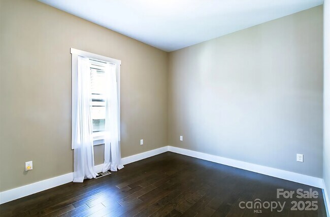 Building Photo - 75 Leyland Cir