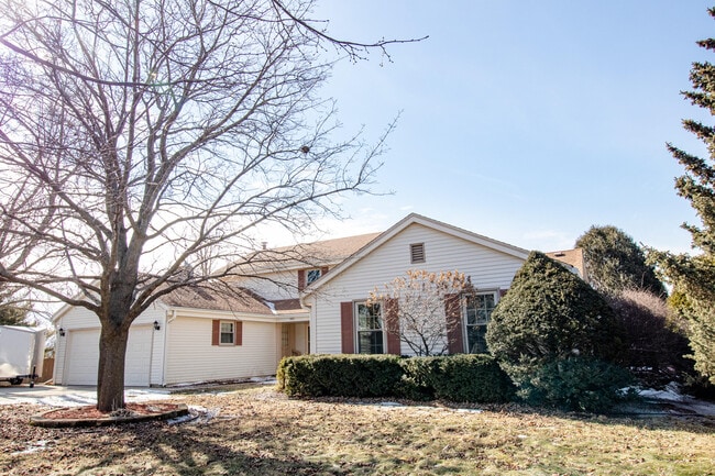 Building Photo - 1055 S Imperial Dr