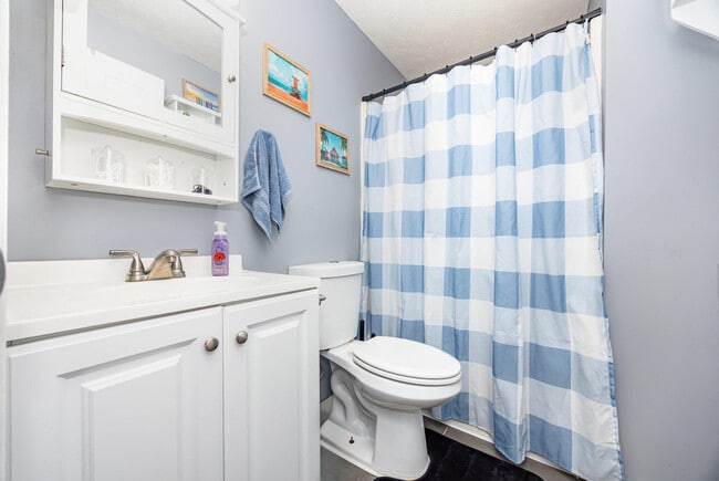 Building Photo - 3631 Mitten Dr