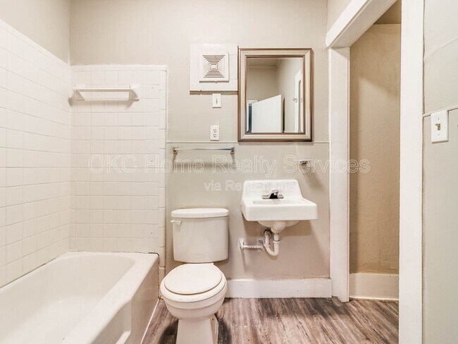 Building Photo - 1740 NW 11th St