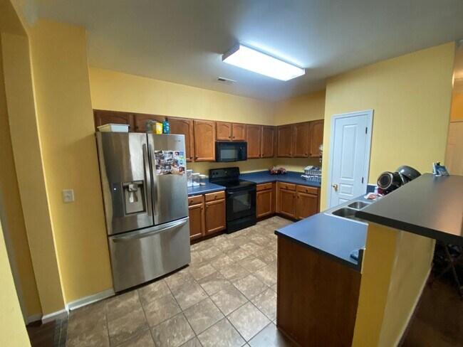 Building Photo - Charming Hampton Home