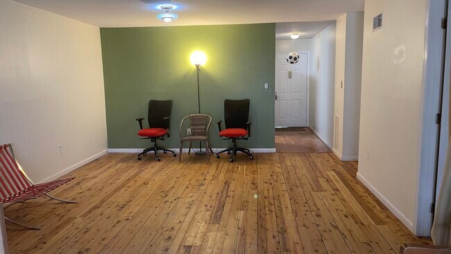 Building Photo - 280 Valley Stream Ln