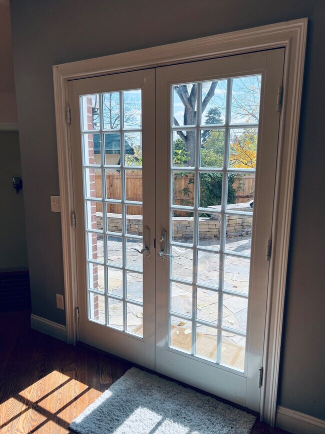 Building Photo - 3209 W Fairview Pl