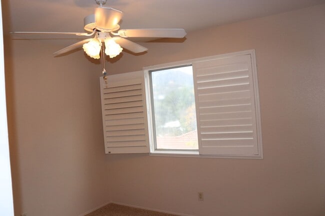 Building Photo - Spacious ALPINE 3 Bedroom 2.5 Bath 2 Story on a Cul De Sac