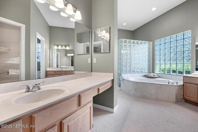 Building Photo - 137 Oak View Cir