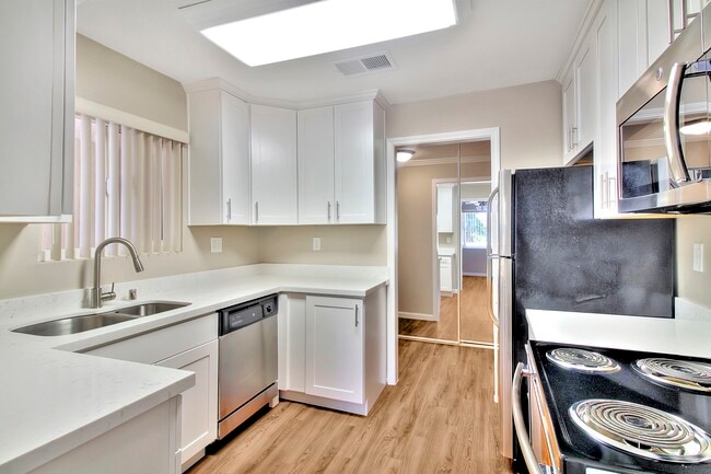 Primary Photo - Laurel Grove Apartments