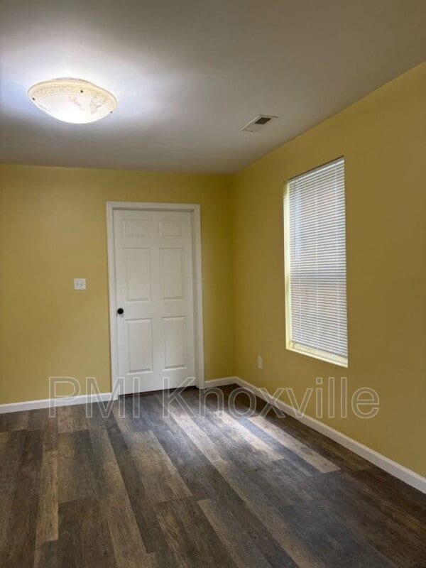 Building Photo - 2340 Boxwood Ln NE