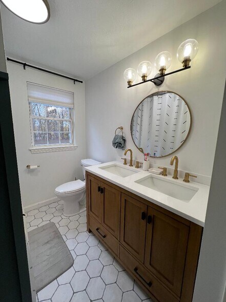 Building Photo - 35 Kingman Ave