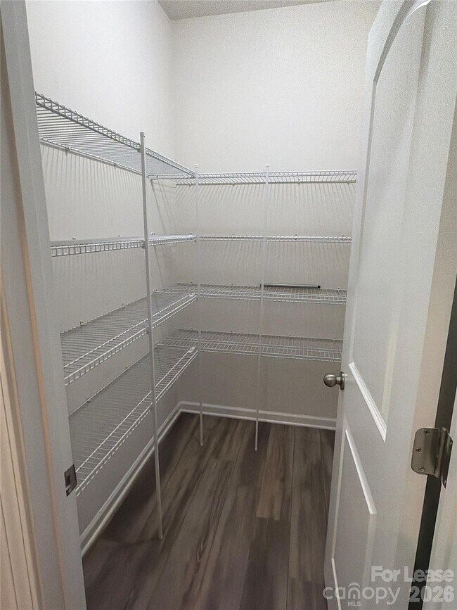 Building Photo - 1008 Fairbrae Ln