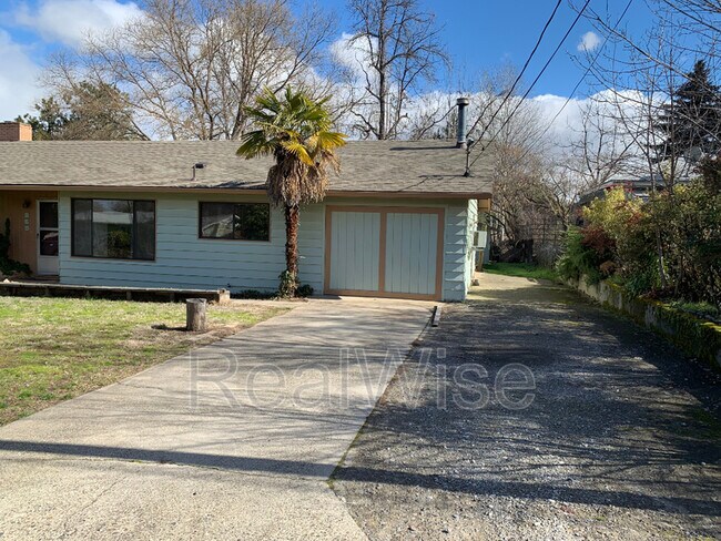 Building Photo - 860 Glendale Ave