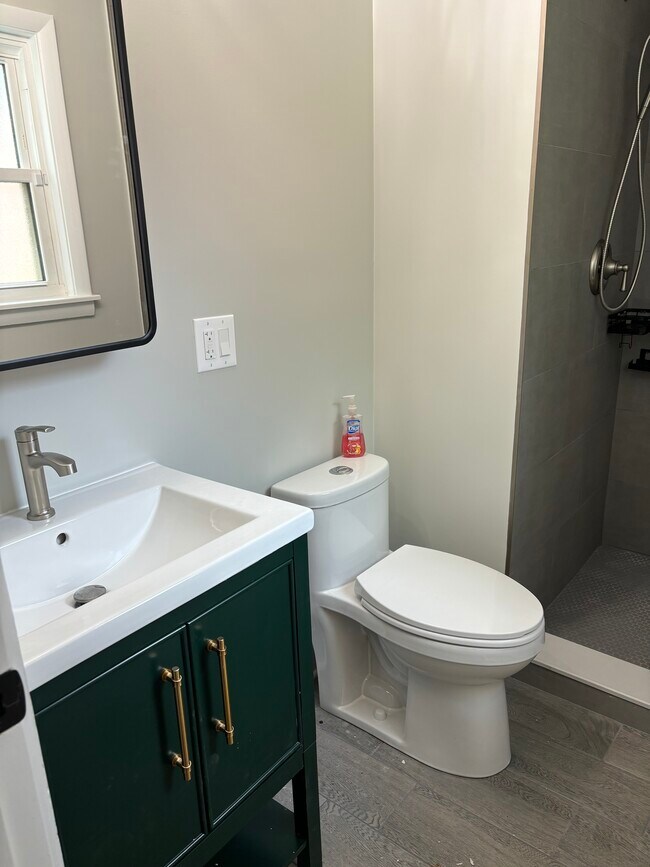 New bathroom - 506 Forest Ave