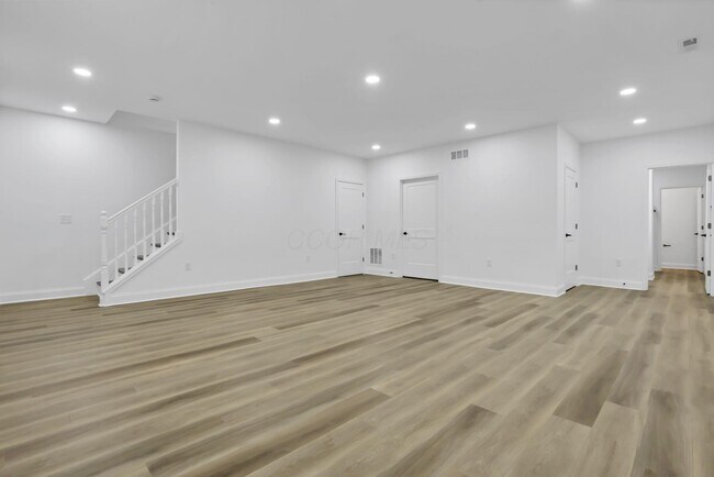 Building Photo - 901 Miller Ave