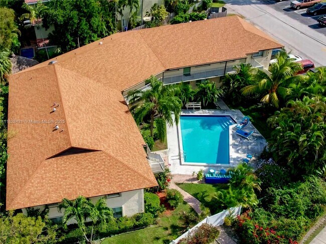 Building Photo - 1250 Miami Rd