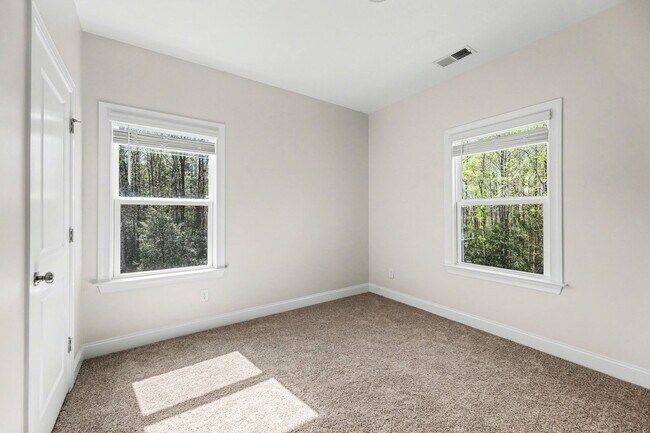 Building Photo - Modern 4BR Home in Raleigh | Great Location