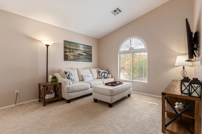 Building Photo - 543 S Wildrose