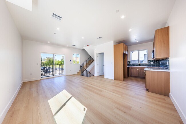 Building Photo - Luxury Never Before Lived in Townhomes!