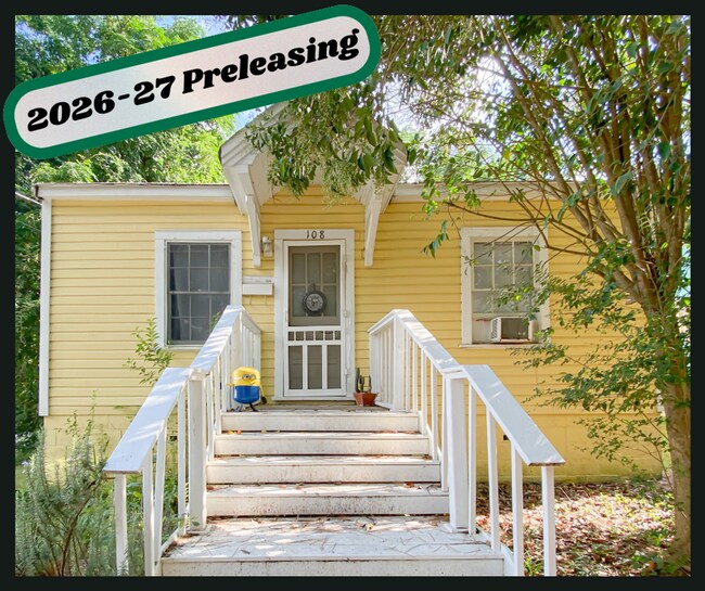 Primary Photo - Adorable two-bedroom house on Stinson. Wal...