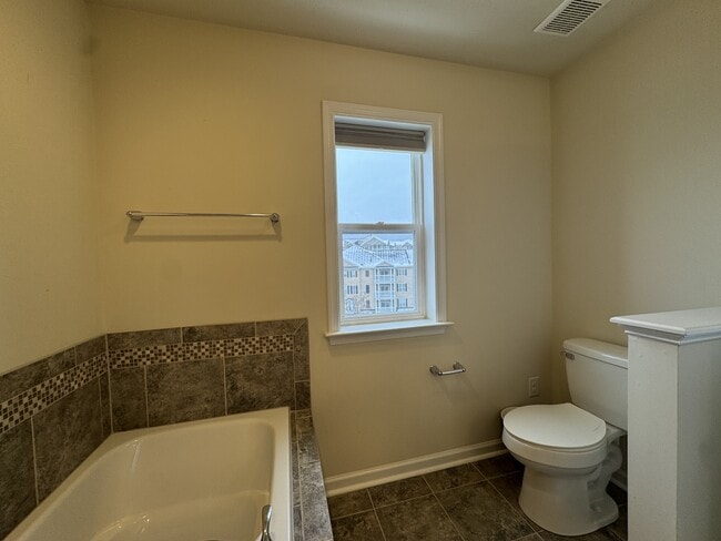 Building Photo - 3339 Sun Ct