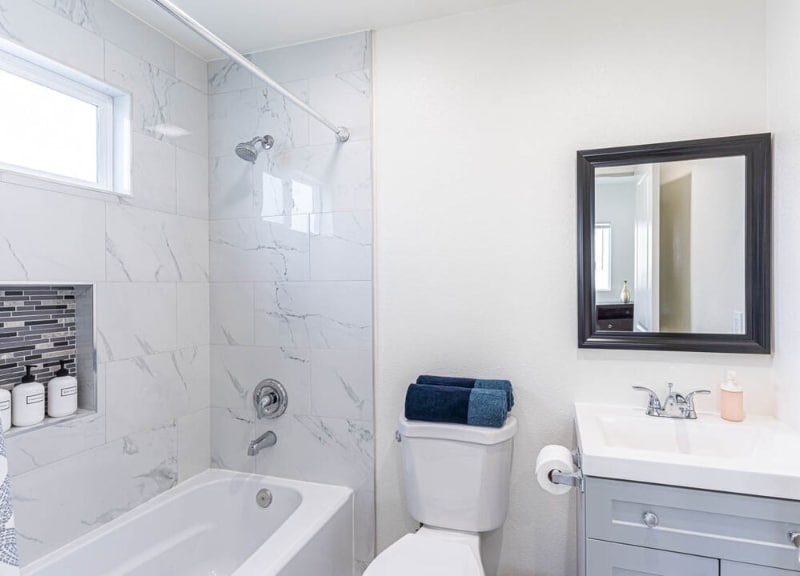 Building Photo - 866 N Edgemont St