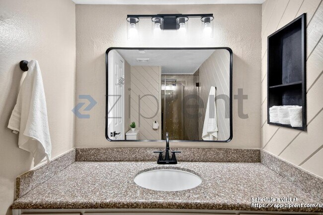 Building Photo - 353 S Heatherstone St