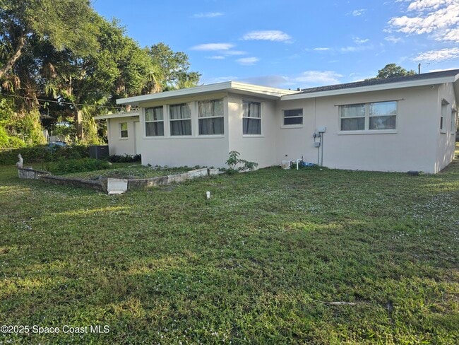 Building Photo - 2417 Colonial Dr