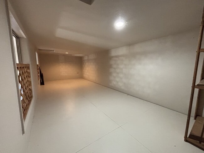Building Photo - Freshly remodeled home in Pleasant Valley with private yard for rent!