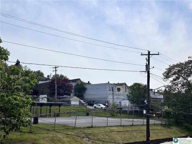 Building Photo - 1165 E 3rd St