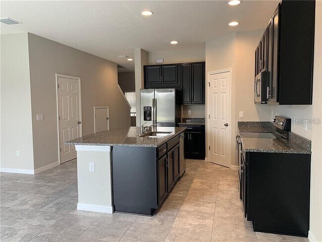 Building Photo - 7042 Grand Elm Dr