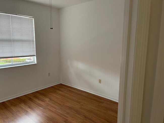 Building Photo - 6141 NW 115th Pl