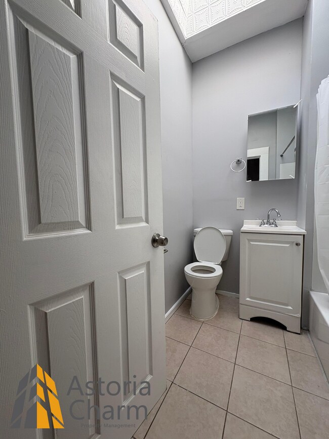 Building Photo - Updated 3 Bedroom + Free TV & PS5 with Mov...