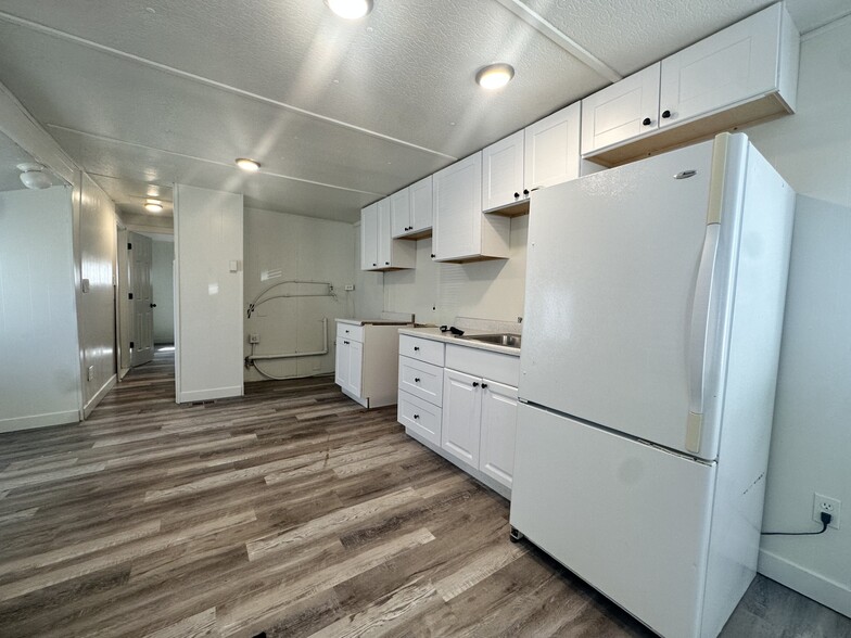 Building Photo - 500 S Main St