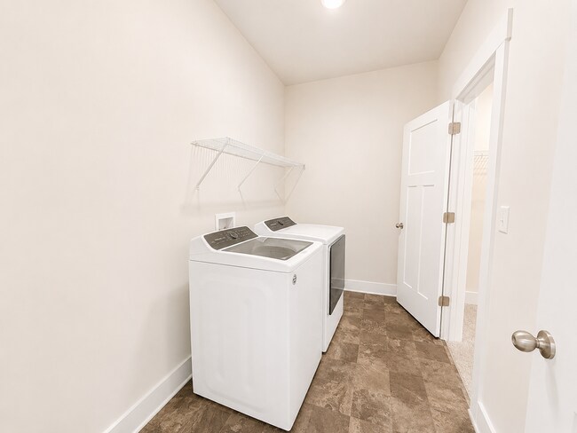 Building Photo - 404 Cattail Holw Wy