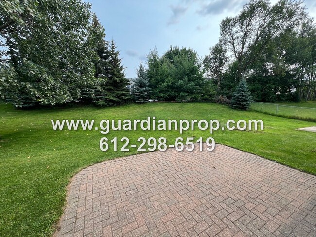 Building Photo - Woodbury House Available July 1, Gleaming Hardwood Floors, Fireplace, Lower Family Room, Fenced Yard