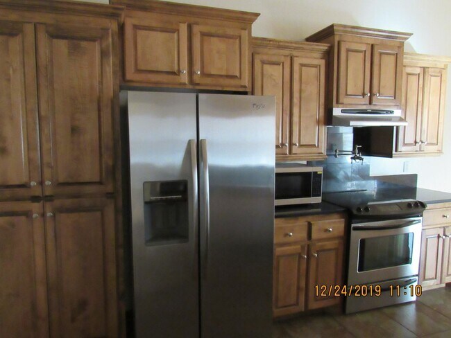 Building Photo - Fantastic Condo located close to Ft. Sill, Shopping and Restaurants Handicap Accessible! No Pet H...