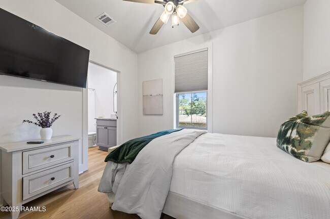 Building Photo - 103 Steiner Oaks