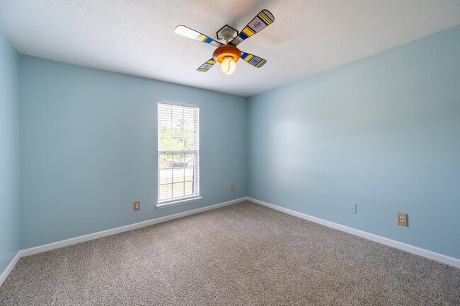 Building Photo - 945 Cannock St