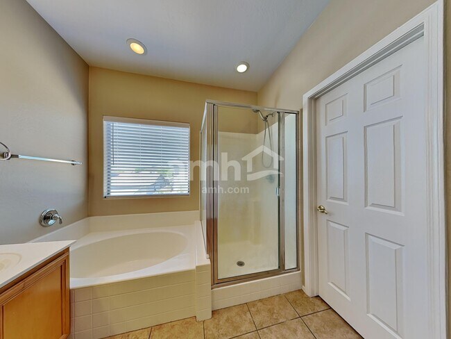 Building Photo - 5202 W Sunland Ave