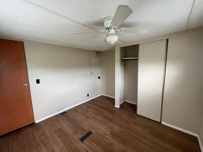 Building Photo - 7709 Brentwood Dr