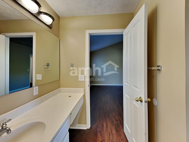 Building Photo - 12700 Hearthstone Dr