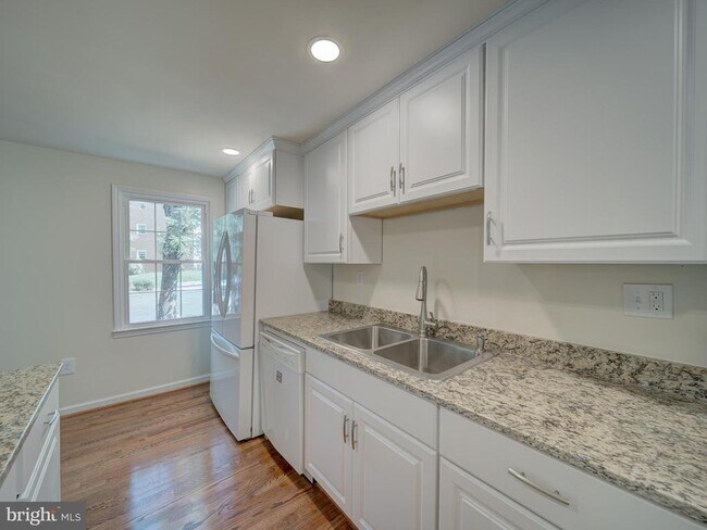 Building Photo - 13186 Putnam Cir