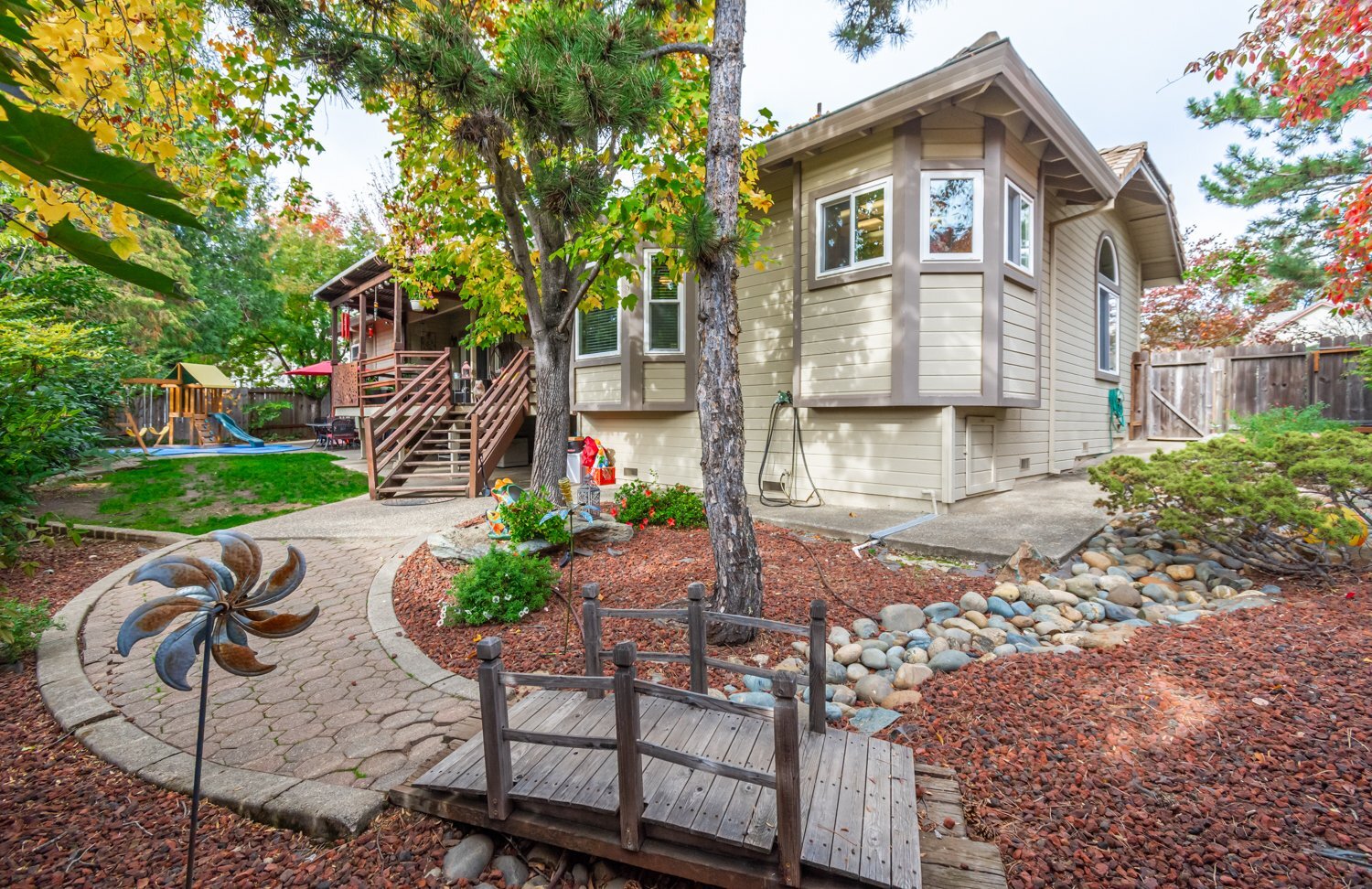 Building Photo - 841 Oak Crest Cir