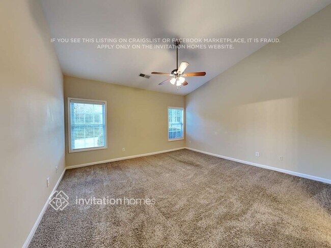 Building Photo - 1215 Chandler Ridge Dr SE