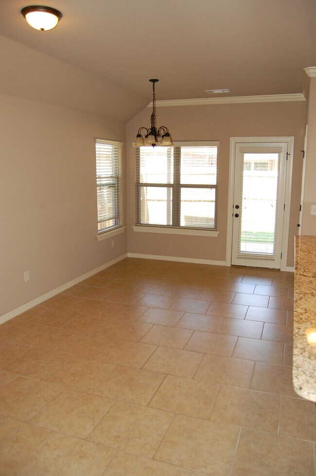 Building Photo - Adorable 3 Bedroom w/ Excellent Location!
