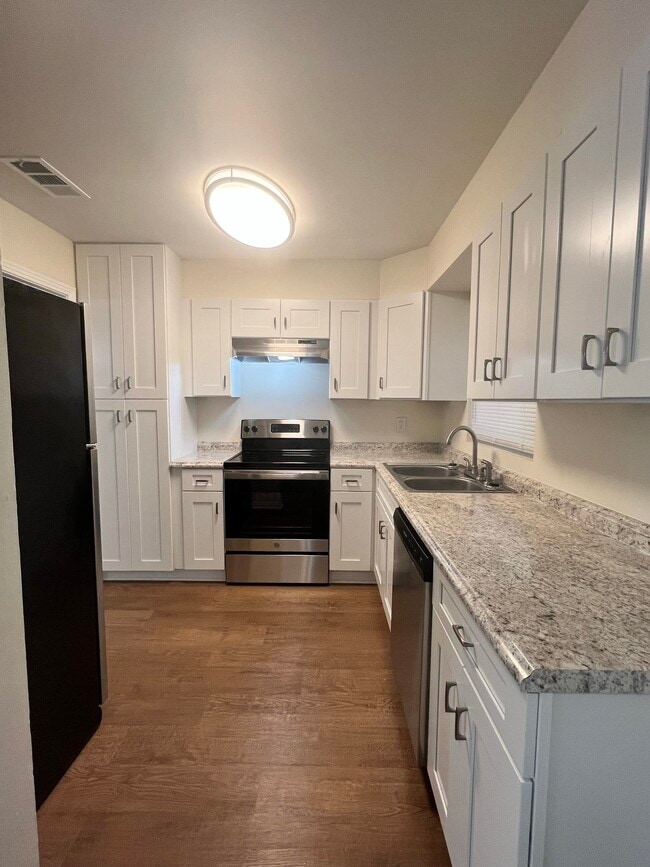 Building Photo - 3422 Miami Dr