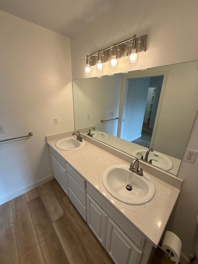 Building Photo - 5512 Murray St SE