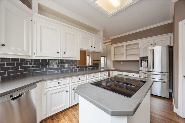 Building Photo - 11930 Carriage Hill Dr